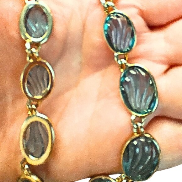 VTG Womens Gold Tone Lucite Chain Necklace Earring Set Textured Elegant Green - Picture 3 of 9